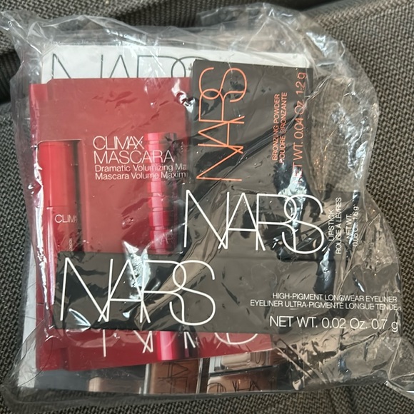 NARS makeup eyeliner / bronzing powder/ lipstick inappropriate red / mascara - Picture 2 of 4